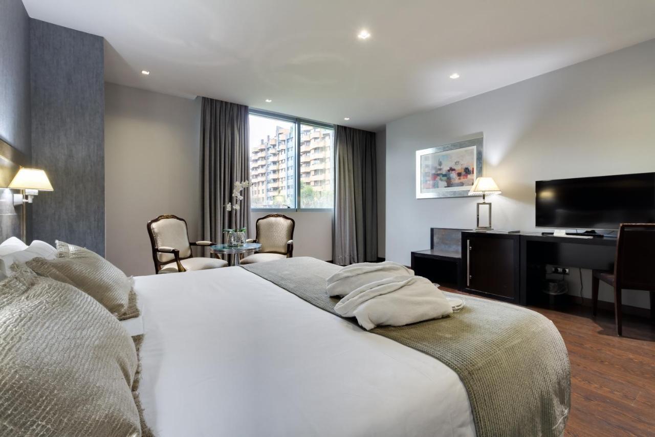 Iberik Santo Domingo Plaza Hotel โอเบียโด ภายนอก รูปภาพ